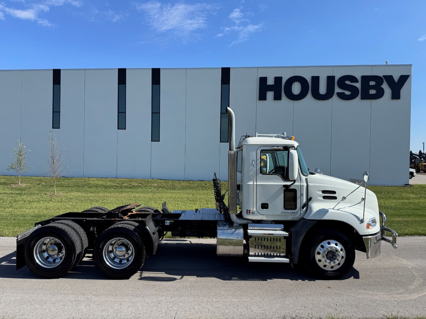 2016 MACK CXU613 - USED TRUCKS DAY CAB - image 7